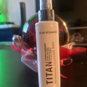 Pure Romance Titan Refreshing Fragrance Mist - White